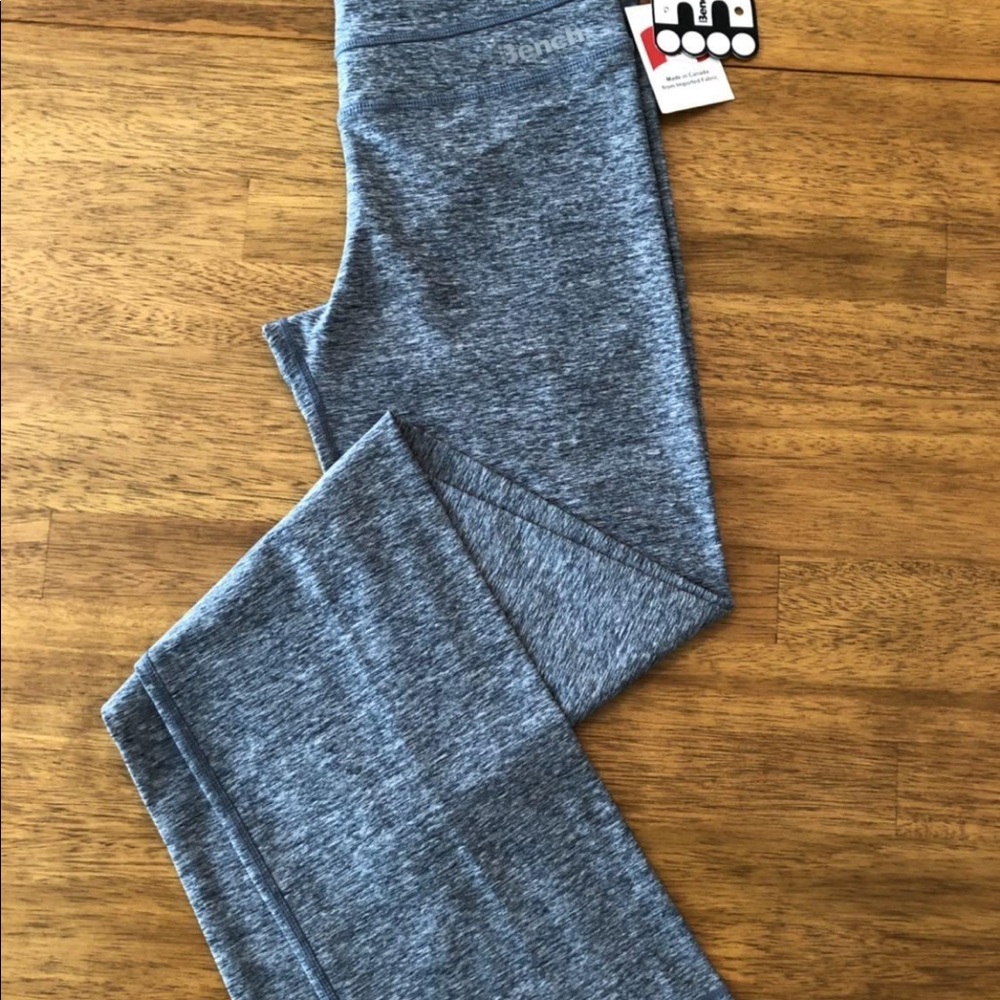 Heather grey Bench yoga pants size S
